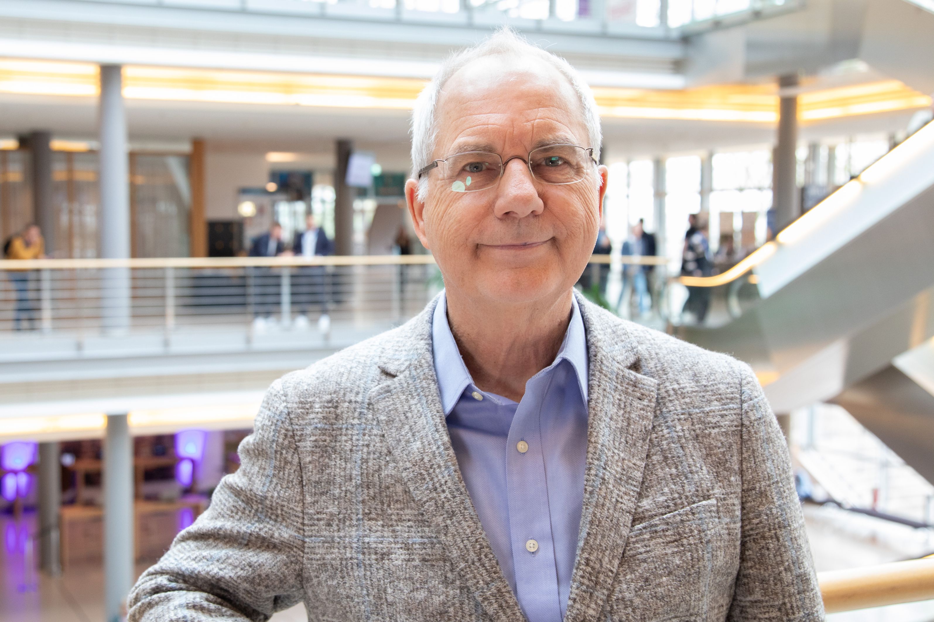 Dr. Jens C. Becker